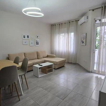 Tirent - Komuna E Parisit, 3 Tirana