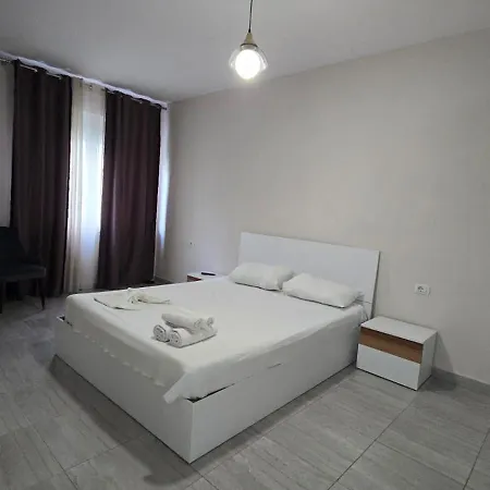 Apartment Tirent - Komuna E Parisit, 3 *